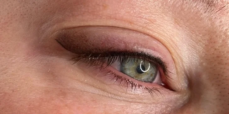Permanentní make-up: oční linky, obočí pudrovou metodou i výplň rtů