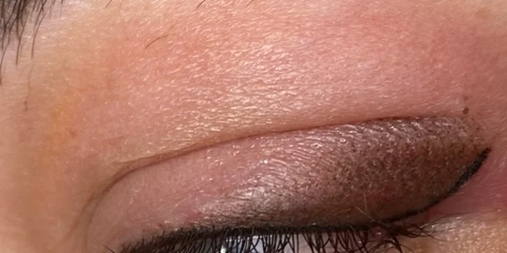 Permanentní make-up: oční linky, obočí pudrovou metodou i výplň rtů