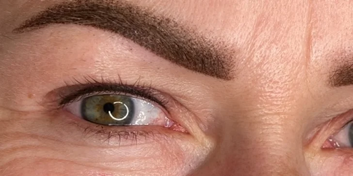 Permanentní make-up: oční linky, obočí pudrovou metodou i výplň rtů