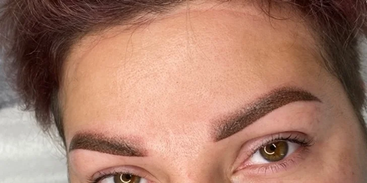 Permanentní make-up: oční linky, obočí pudrovou metodou i výplň rtů