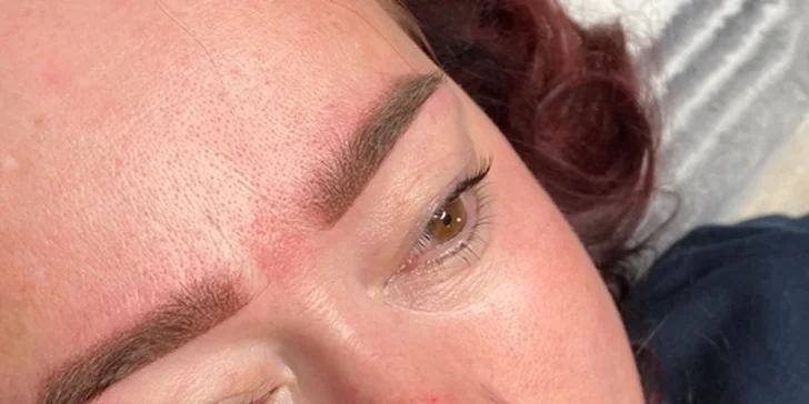 Permanentní make-up: oční linky, obočí pudrovou metodou i výplň rtů