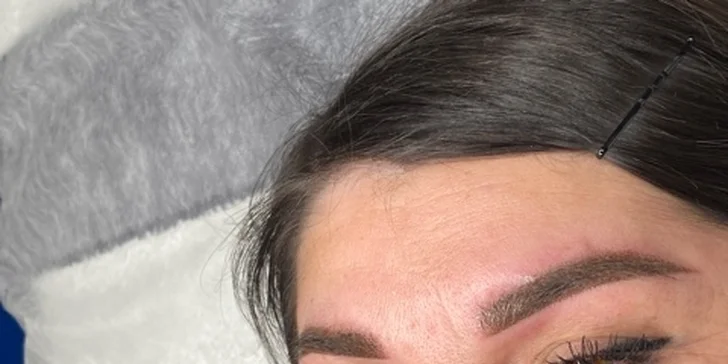 Permanentní make-up: oční linky, obočí pudrovou metodou i výplň rtů