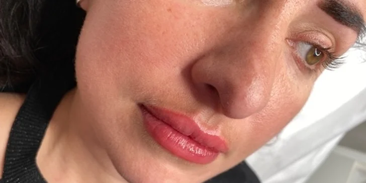 Permanentní make-up: oční linky, obočí pudrovou metodou i výplň rtů