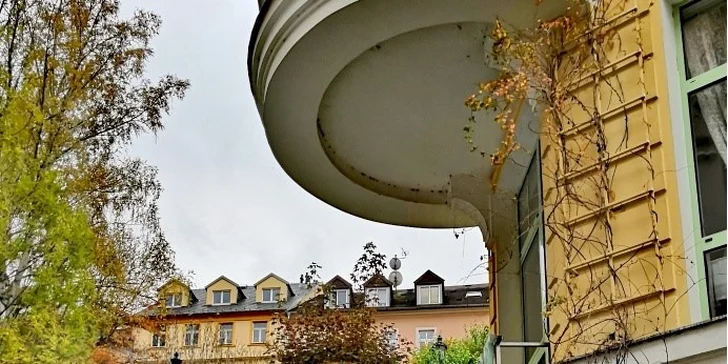 Pobyt v Karlových Varech se snídaní či polopenzí, neomezeným wellness i masáží
