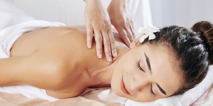 Aromaterapeutické kouzlo: regenerace při celotělové relaxační masáži luxusními oleji