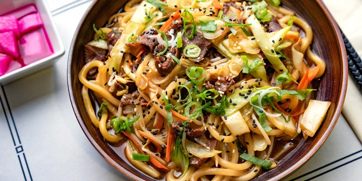 Poctivý ramen s gyoza knedlíčky nebo udon s wakame salátem pro dva