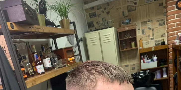 Pánský střih fade, vousy i kompletní barber péče s voskem, mytím, masáží hlavy a pleťovou maskou