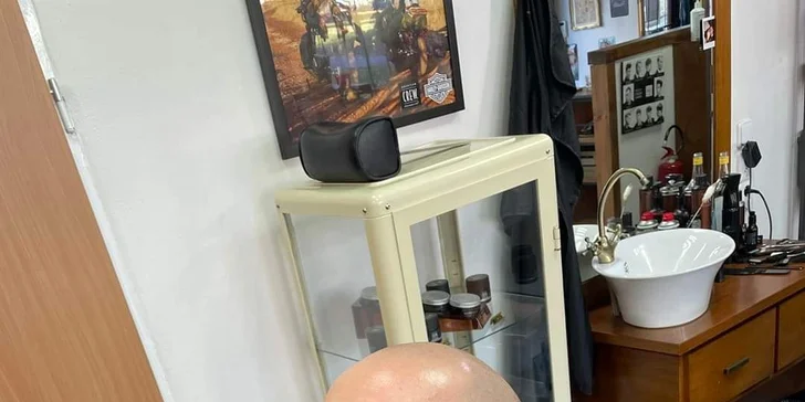 Pánský střih fade, vousy i kompletní barber péče s voskem, mytím, masáží hlavy a pleťovou maskou