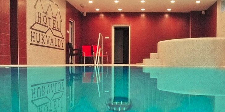 Večerní relaxace v bublinách: privátní návštěva bazénu s protiproudem, vířivky i sauny