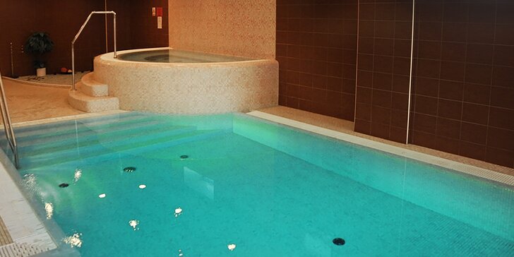 Relax v bublinách: veřejná či privátní návštěva bazénu, vířivky i sauny