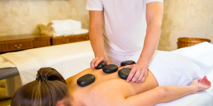 Relax pro pár v 5* hotelu na Malé Straně: privátní wellness, masáž i 3chodová večeře s vínem