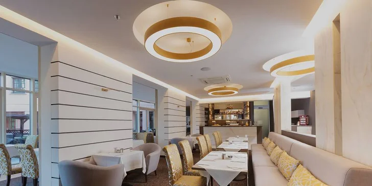 Relax pro pár v 5* hotelu na Malé Straně: privátní wellness, masáž i 3chodová večeře s vínem