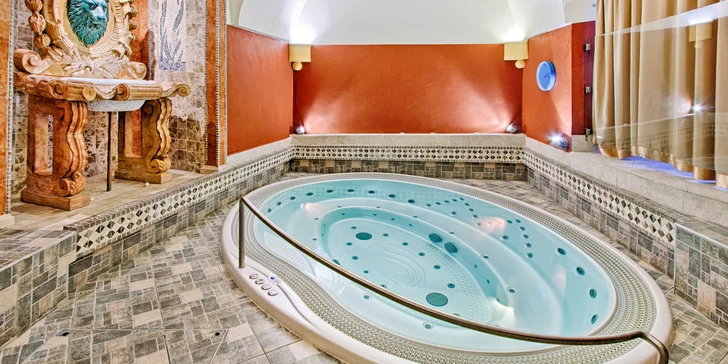 Luxusní pobyt na Malé Straně: 60 min. v privátním wellness a bohaté snídaně