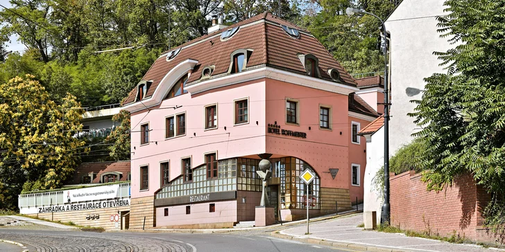 Luxusní pobyt na Malé Straně: 60 min. v privátním wellness a bohaté snídaně