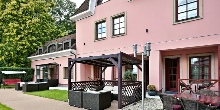 7chodové menu v restauraci 5* hotelu: losos, rillettes, panenka i sorbet a také lahev vína