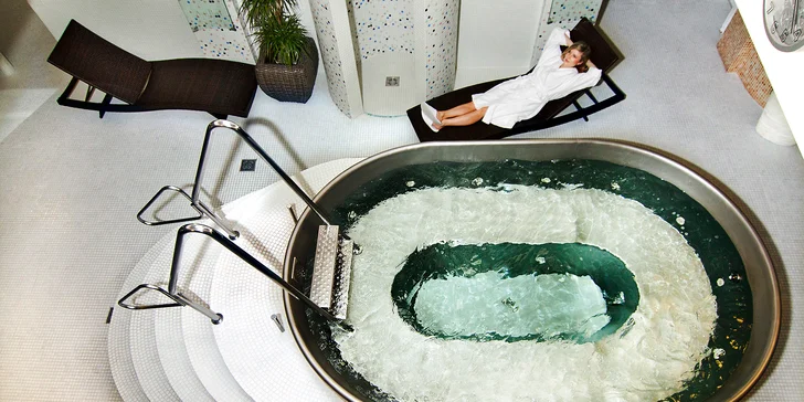 Pobyt v Karlových Varech se snídaní či polopenzí, neomezeným wellness i masáží