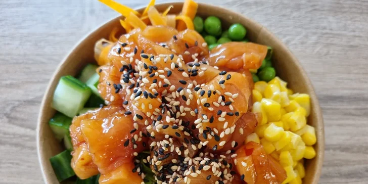 Smlsněte si na poke bowl: losos, tuňák, úhoř i vege varianta pro 1 či 2