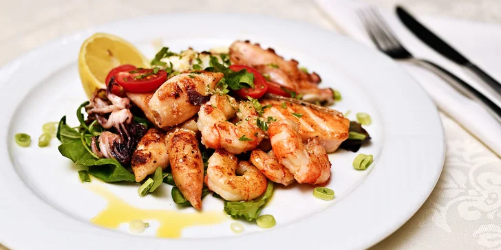 Gurmánské tříchodové menu u Václaváku: carpaccio, mořské plody či steak, dezert i prosecco