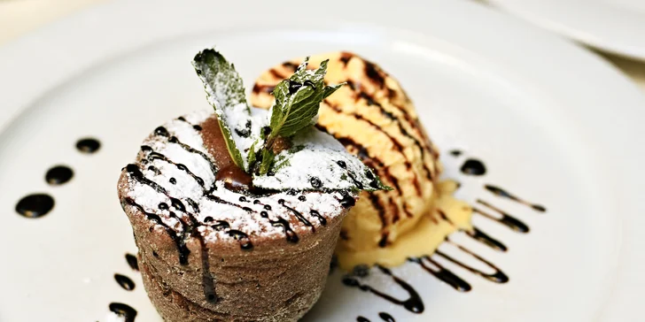 Gurmánské tříchodové menu u Václaváku: carpaccio, mořské plody či steak, dezert i prosecco