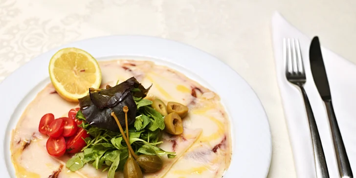Gurmánské tříchodové menu u Václaváku: carpaccio, mořské plody či steak, dezert i prosecco