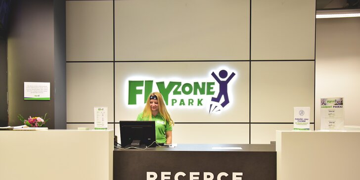 Celodenní vstupné do FlyZone Parku: trampolíny, lezecká stěna i překážková dráha