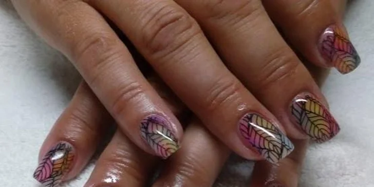 Balíčky péče o nehty: zábal, manikúra, P-shine, Shellac i akrylová modeláž