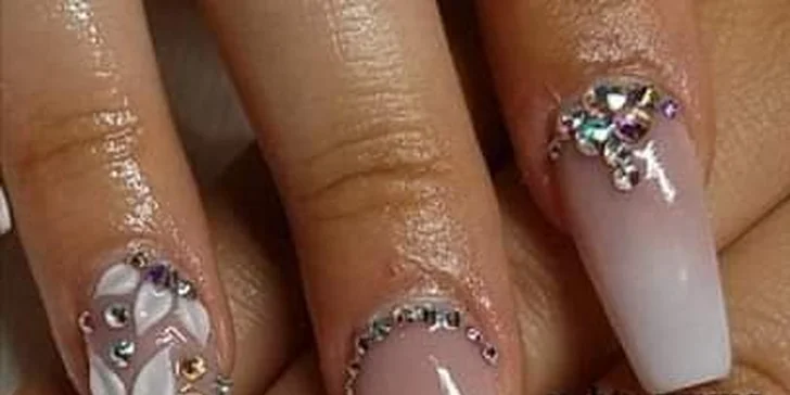 Balíčky péče o nehty: zábal, manikúra, P-shine, Shellac i akrylová modeláž