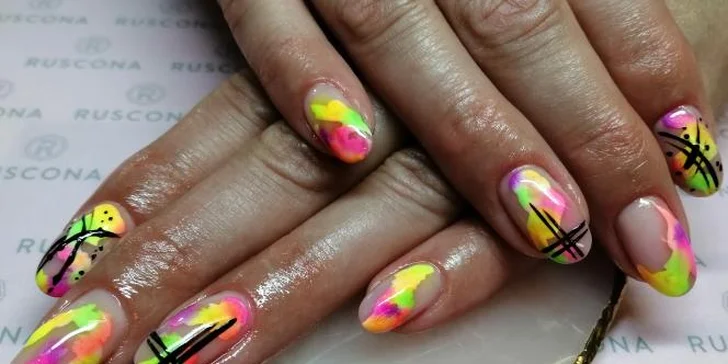 Balíčky péče o nehty: zábal, manikúra, P-shine, Shellac i akrylová modeláž