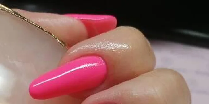 Balíčky péče o nehty: zábal, manikúra, P-shine, Shellac i akrylová modeláž