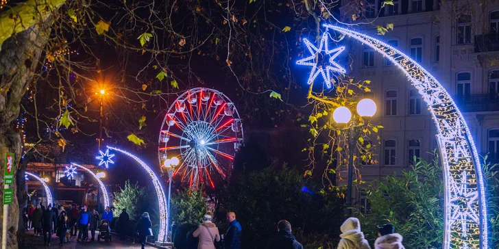 Adventní výlet na hrad Loket a do Karlových Varů: Vánoční dům, Muzeum Vánoc i Muzeum medvídků