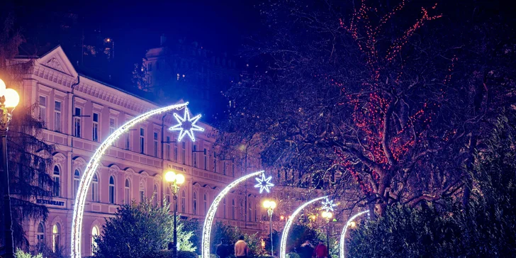 Adventní výlet na hrad Loket a do Karlových Varů: Vánoční dům, Muzeum Vánoc i Muzeum medvídků