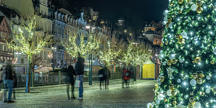 Adventní výlet na hrad Loket a do Karlových Varů: Vánoční dům, Muzeum Vánoc i Muzeum medvídků