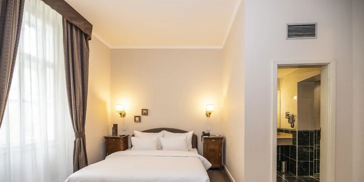 Pobyt v historickém centru Prahy: elegantní hotel se snídaní a lahev vína