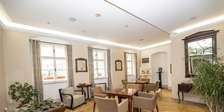 Pobyt v historickém centru Prahy: elegantní hotel se snídaní a lahev vína