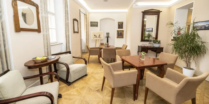 Pobyt v historickém centru Prahy: elegantní hotel se snídaní a lahev vína