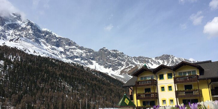 Aktivní dovolená v italských Alpách: hotel na sjezdovce, polopenze i wellness