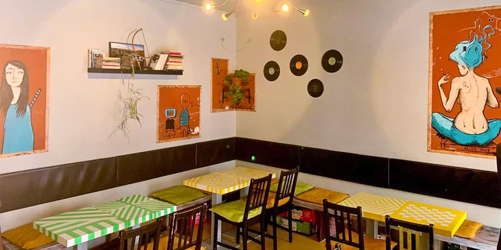 Bohatý Club sandwich se salátkem a nápojem pro 1 i 2 osoby na Žižkově
