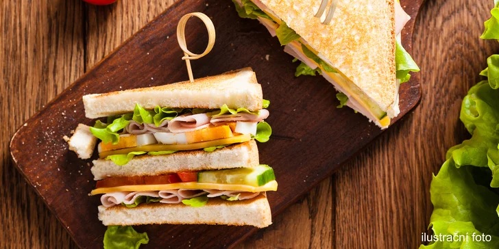 Bohatý Club sandwich se salátkem a nápojem pro 1 i 2 osoby na Žižkově