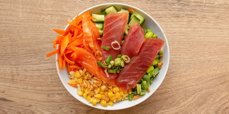 Smlsněte si na poke bowl: losos, tuňák, úhoř i vege varianta pro 1 či 2