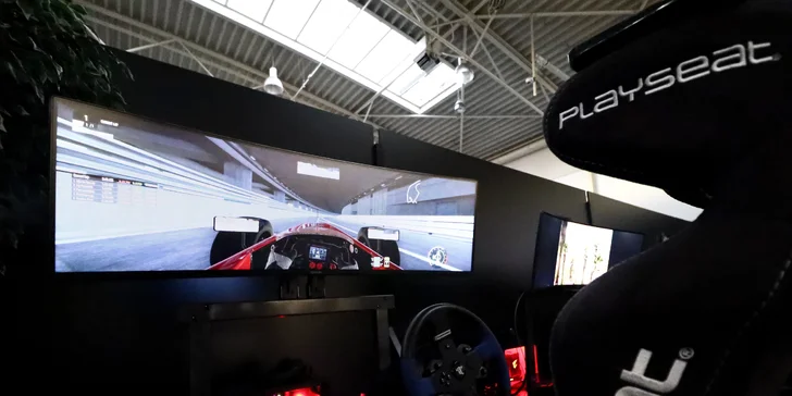 Virtuální realita i simulátory: vstup do herny pro jednoho i celou rodinu