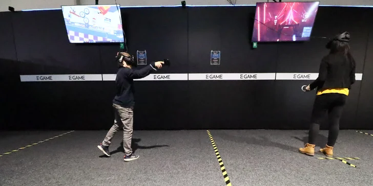 Virtuální realita i simulátory: vstup do herny pro jednoho i celou rodinu