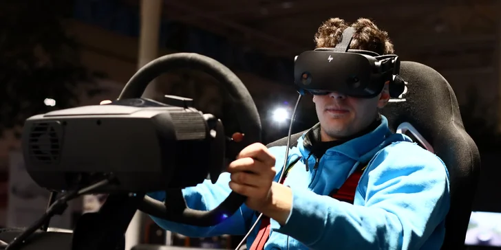 Virtuální realita i simulátory: vstup do herny pro jednoho i celou rodinu