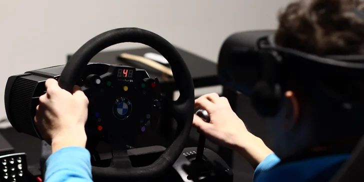 Virtuální realita i simulátory: vstup do herny pro jednoho i celou rodinu