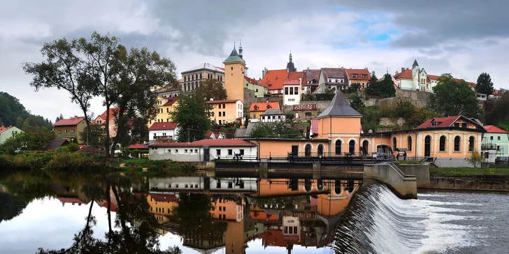 Adventní výlet na hrad Loket a do Karlových Varů: Vánoční dům, Muzeum Vánoc i Muzeum medvídků