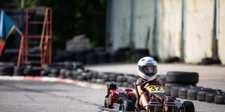 Rozjeďte to: 10–45 minut adrenalinové jízdy v motokáře kubatury 200 cm³ na vymakané trati