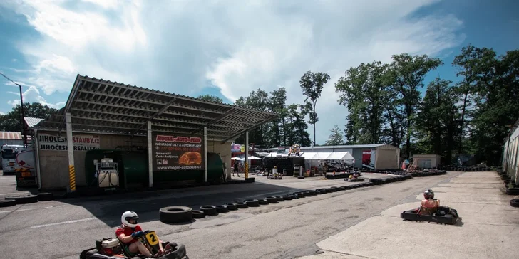 Rozjeďte to: 10–45 minut adrenalinové jízdy v motokáře kubatury 200 cm³ na vymakané trati
