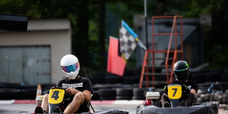 Rozjeďte to: 10–45 minut adrenalinové jízdy v motokáře na vymakané trati