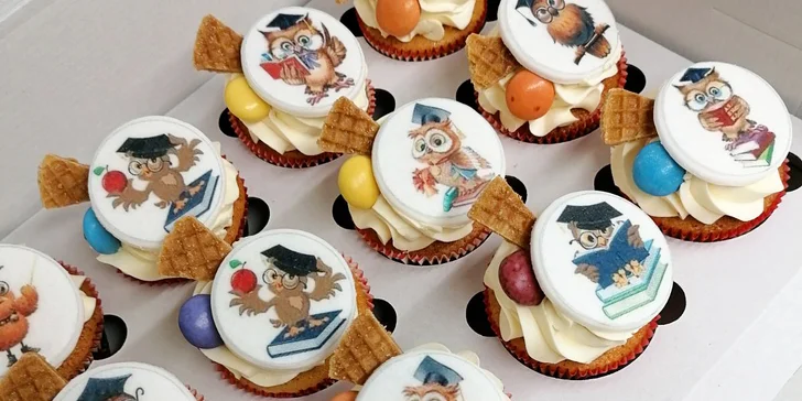 Sladké potěšení na odnos s sebou: medový dort s mascarpone či 12 cupcaků s náplní dle výběru