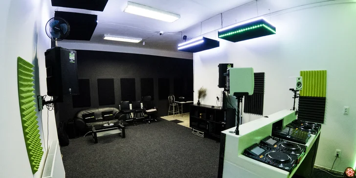 Naučte se DJing: 2 hodiny ve studiu či kompletní 20hodinový kurz s lektorem