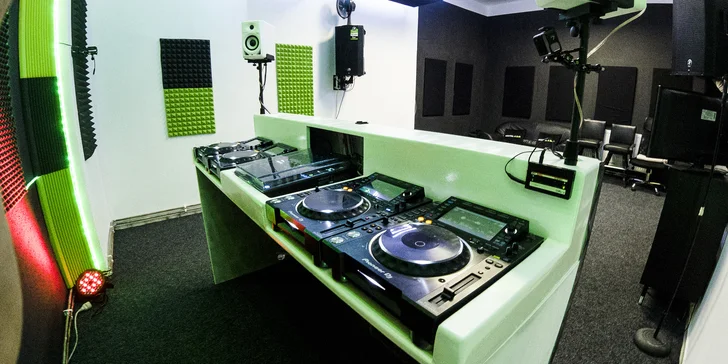 Naučte se DJing: 2 hodiny ve studiu či kompletní 20hodinový kurz s lektorem